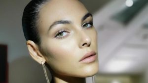 ما رأي فيتوريا سيريتي في مجموعة “Alaïa Nudes” لبات ماكجراث