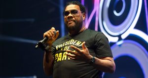 تم الكشف عن سبب وفاة مغني الراب Fatman Scoop بعد سقوطه على المسرح أثناء الحفل