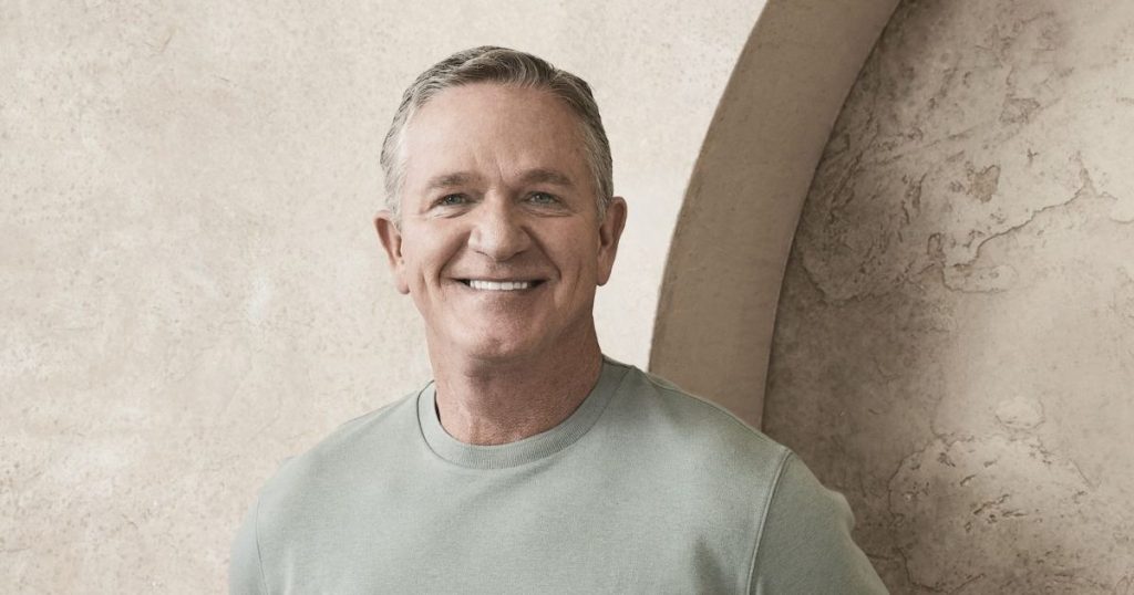 دليل عائلة المتسابق في برنامج The Golden Bachelorette، شوك تشابل: تعرف على خطيبته الراحلة وطفليه والمزيد