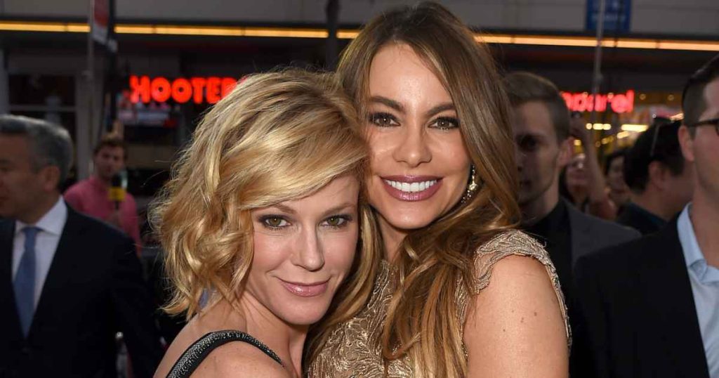 تقول جولي بوين إن الممثلة صوفيا فيرجارا، نجمة مسلسل Modern Family، أعطتها ملابس داخلية مثيرة للاشمئزاز بعد ارتدائها “ملابس داخلية مثيرة للاشمئزاز”