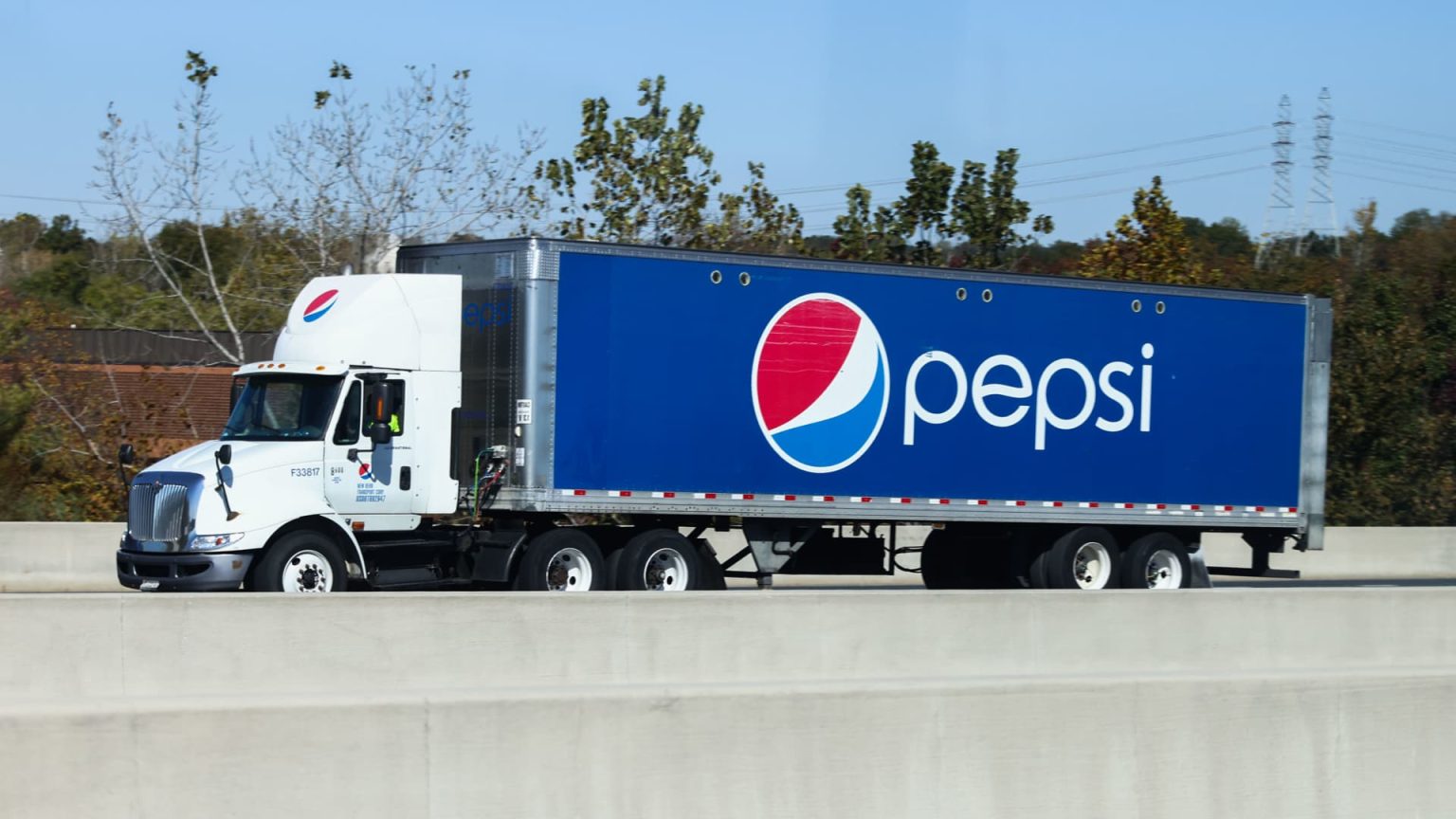 شركة PepsiCo تخفض توقعات الإيرادات مع تناول الوجبات الخفيفة في أمريكا الشمالية وتأخر الأسواق الدولية الرئيسية