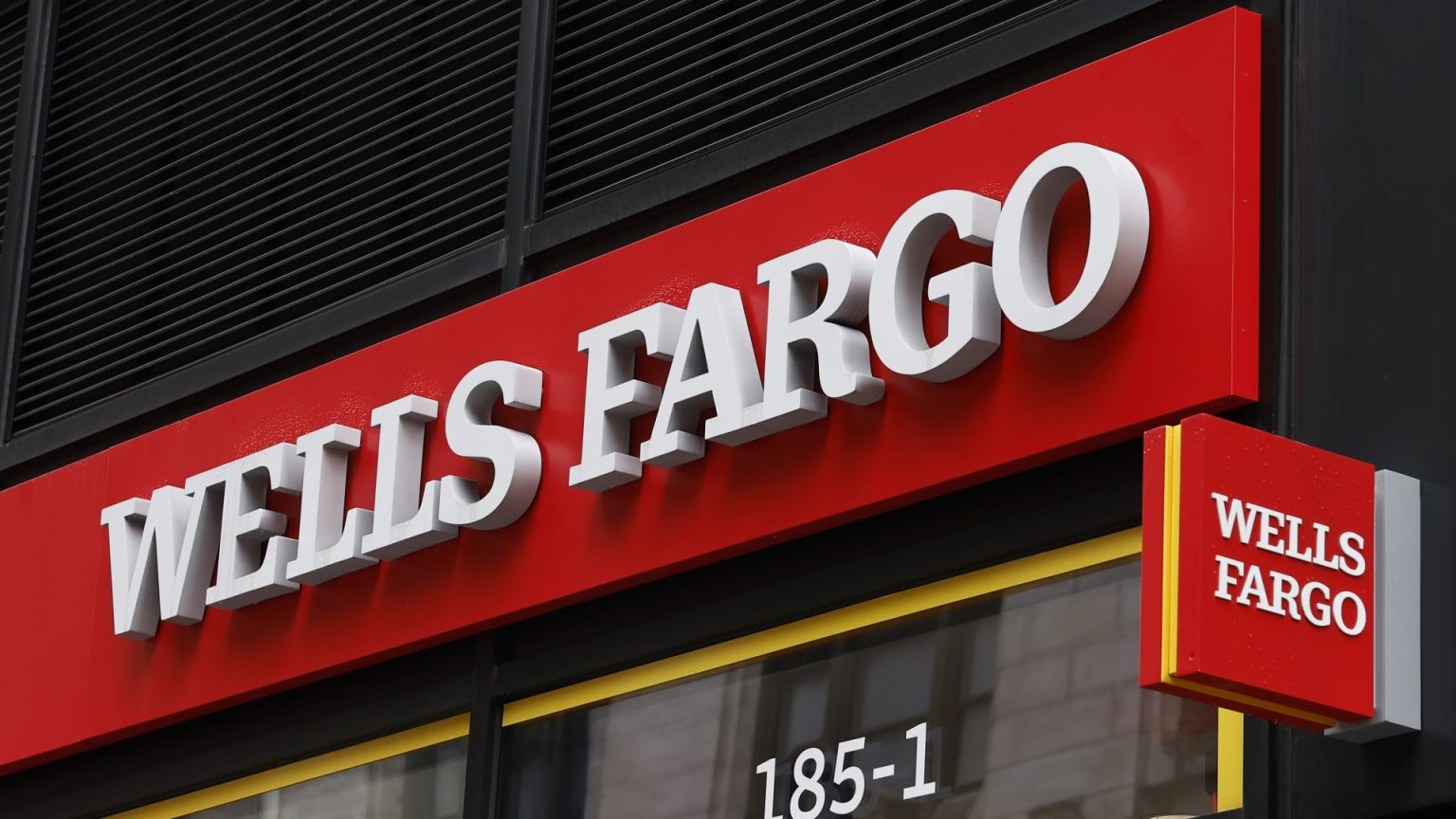 سجلت Wells Fargo انخفاضًا في الأرباح والإيرادات وسط انخفاض بنسبة 11٪ في صافي دخل الفوائد