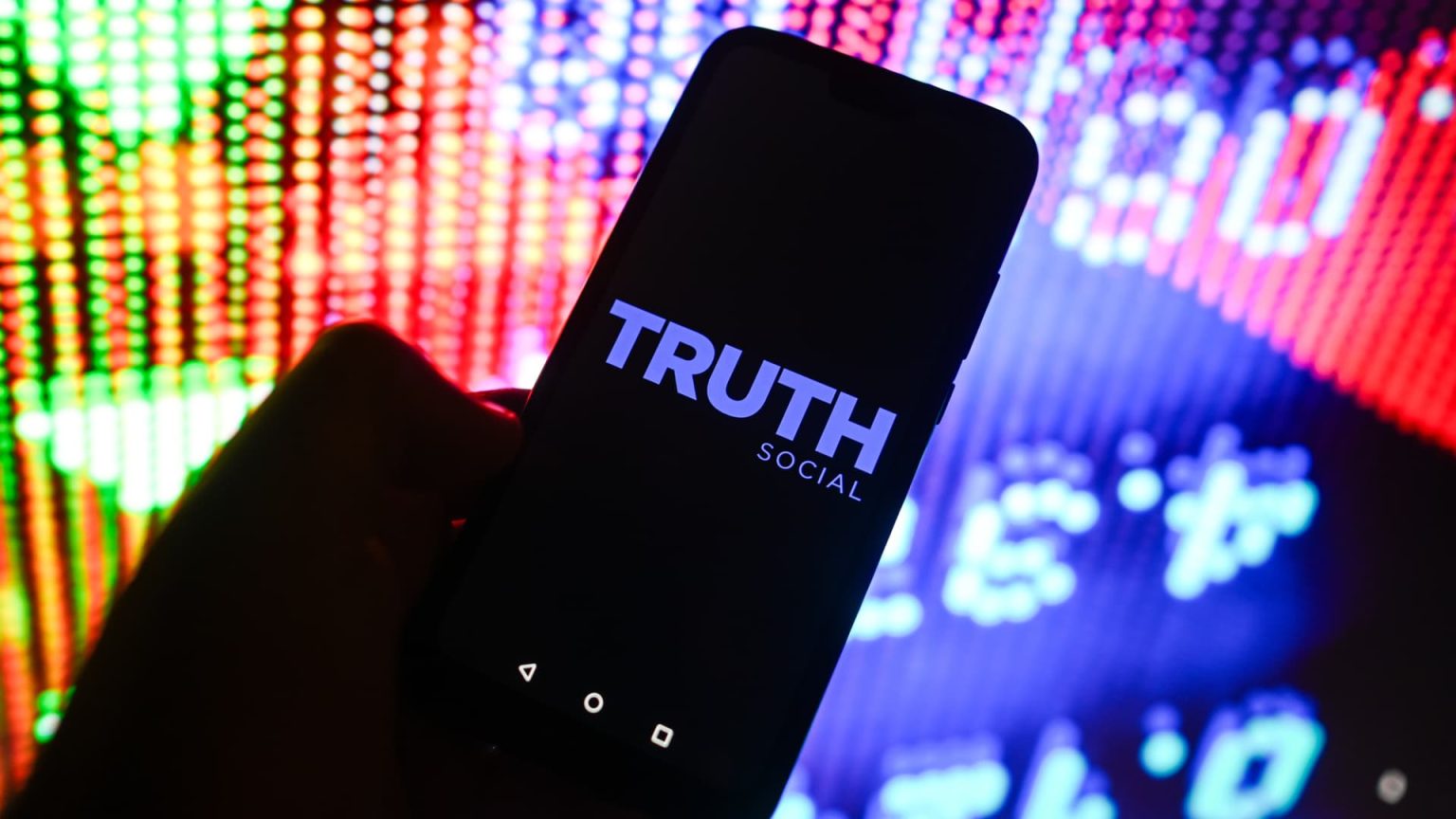 أغلقت شركة Trump Media على ارتفاع يزيد عن 11% في تداولات كثيفة بعد اجتماع الرئيس السابق مع Musk