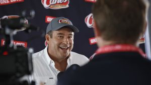 الملياردير مؤسس شركة Raising Cane's Chicken Fingers: إحدى الاستراتيجيات “الغبية” كادت أن تكلفني عملي