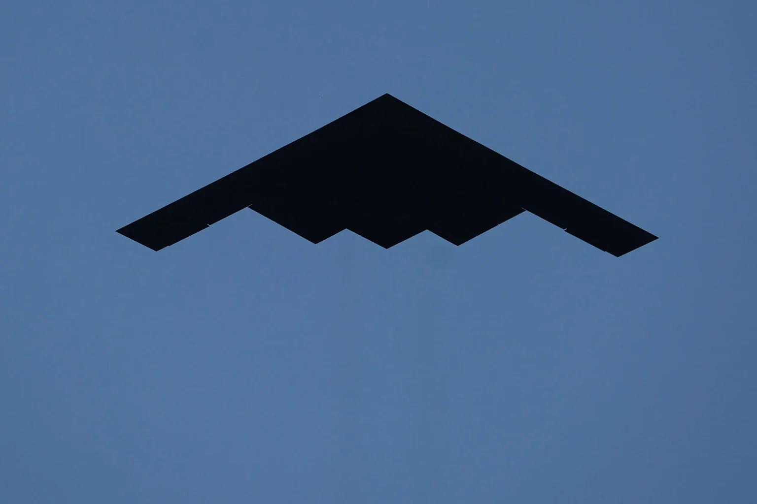 القاذفات الأمريكية تقصف منشآت الأسلحة اليمنية التي يسيطر عليها الحوثيون