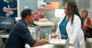 جيسون جورج من Grey's Anatomy يثير “المطبات في الطريق” بينما يبدأ بن وبيلي العمل معًا مرة أخرى (حصريًا)