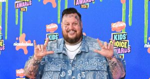 يكشف جيلي رول عن كتابين يقرؤهما سنويًا، والليلة المثالية مع Bunnie XO والمزيد من الحقائق الممتعة (حصريًا)