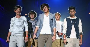 إعادة النظر في عروض “X Factor UK” لـ One Direction: من “Torn” إلى “Total Eclipse of the Heart”