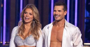 DWTS 'Gleb Savchenko “حصل على راحة شديدة” مع بروكس نادر، انفصل عن طريق النص: المصدر (حصريًا)