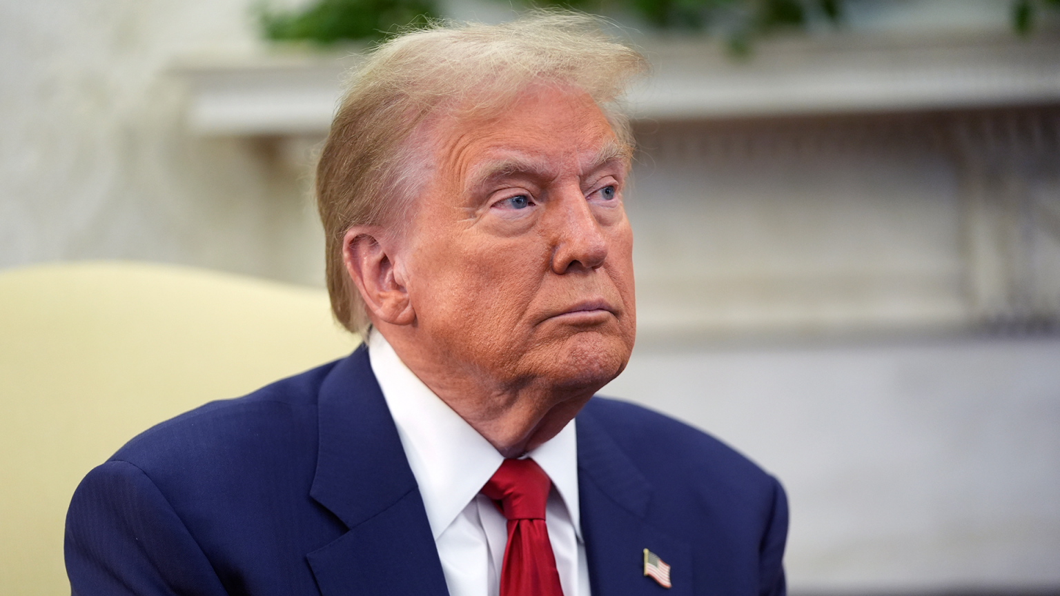 ويلوح ترامب في الأفق بينما يستعد بايدن للقاء الرئيس الصيني شي خلال قمم أمريكا اللاتينية