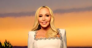 قدمت شانون بيدور نفسها على أنها العازبة الذهبية، وتم الاتصال بها بدلاً من ذلك في فيلم The Love Hotel