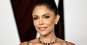 تستخدم Bethenny Frankel هذا المستحضر البرونزي الذي تبلغ قيمته 17 دولارًا بدلاً من كريم الأساس لـ “Less Is More Makeup”