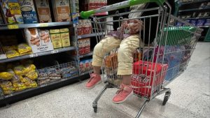 رئيس Asda ستيوارت روز يحذر من أن الميزانية تهدد التوظيف وزيادة الأجور