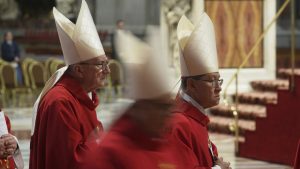 تنشر نظريات التضليل والتآمر مع بدء Papal Conclave