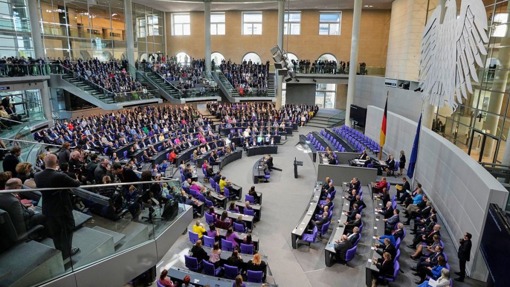 فريدريش ميرز اليمين الدستور كمستشار ألمانيا القادم