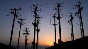 العمل الكامل على كابل الطاقة تحت البحر الذي يربط البر الرئيسي مع جزيرة كريت ، كما تقول اليونان