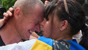 روسيا وأوكرانيا تبادل أكثر من 300 سجين وسط اعتداء جوي هائل