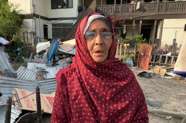مسنة في قرية شاهكوت قرب خط السيطرة في كشمير الباكستانية تروي شهادتها للجزيرة نت