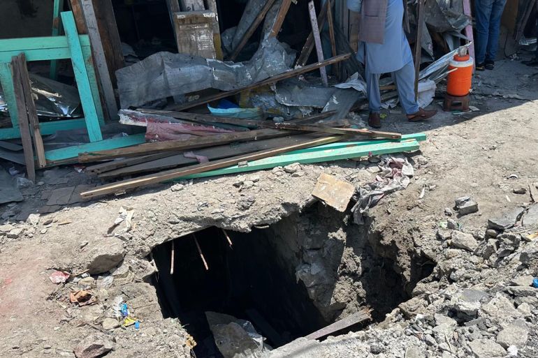 سكان في منطقة نهلم في كشمير الباكستانية يتحدثون للجزيرة نت عن الأضرار التي خلفها القصف الهندي