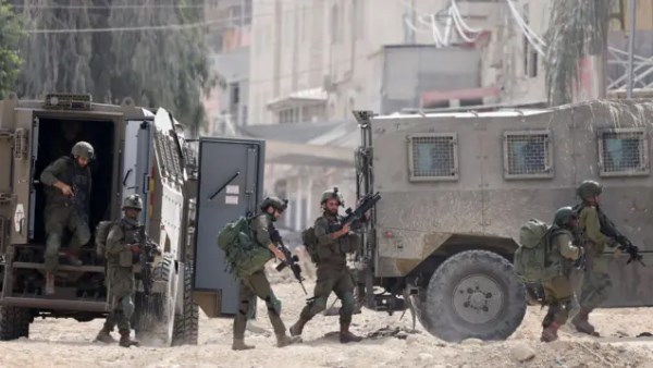 توتر أمني في الضفة الغربية.. قوات الاحتلال تقتحم منزل فلسطيني