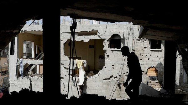 فاجعة جديدة.. 33 شهيدًا في قصف قوات الاحتلال لمطعم بغزة