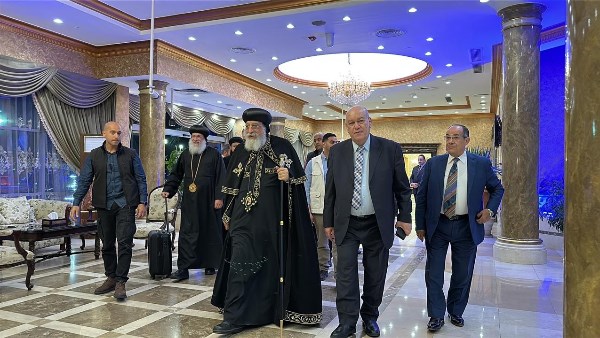 عودة البابا تواضروس بعد زيارة رعوية بأوروبا استمرت أسبوعين