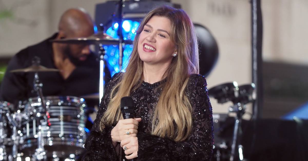 Kelly-Clarkson-GettyImages-2213729205