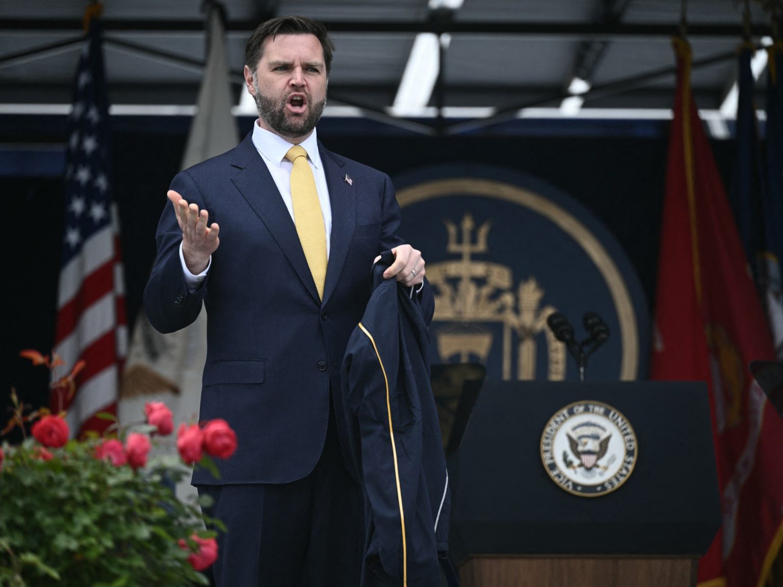 فانس: استخدام القوة العسكرية في عهد ترامب سيكون حذرا وحاسما