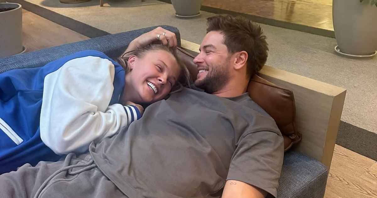 يشارك كريس هيوز صورًا مريحة مع Jojo Siwa بعد أجمل 7 أيام معًا