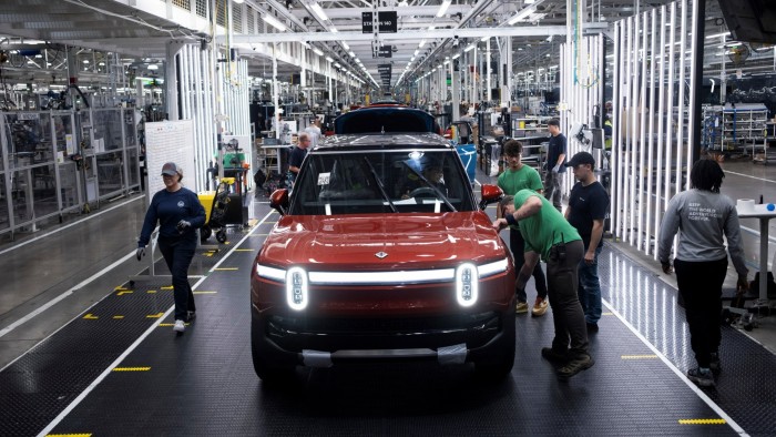 EV صانع Rivian Cuts 2025 هدف الإنتاج على اضطرابات التعريفة الجمركية