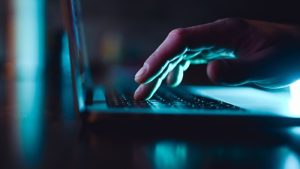 يبحث الاتحاد الأوروبي في الإباحية ومواقع الإباحية الأخرى على سلامة الطفل