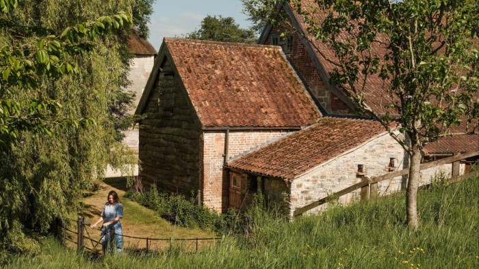 سحر ومغادرة لندن لبدء كرم في سومرست