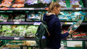 تضخم التضخم الغذائي في المملكة المتحدة يصل إلى ارتفاع عام واحد ، وبيانات الصناعة