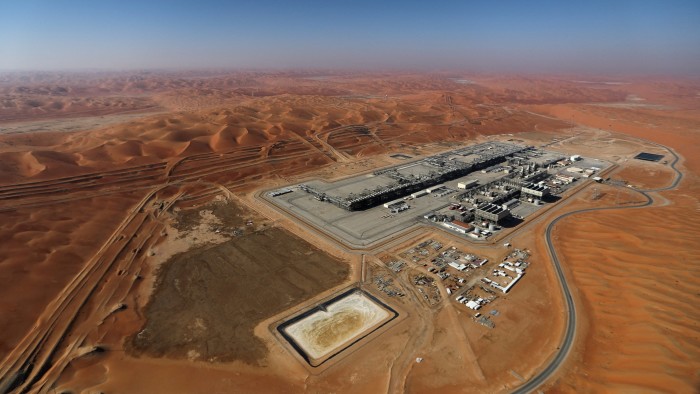 المملكة العربية السعودية “لتقييم” الإنفاق بعد انخفاض أسعار النفط