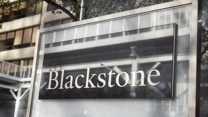 بلاكستون يبيع بلاكستون