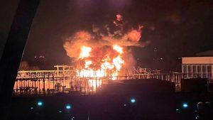 رئيس هيثرو بعيد المنال أثناء إغلاق المطار حيث كان الهاتف صامتًا ، كما يقول التقرير