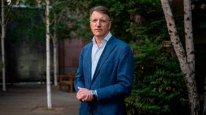 يقول كرسي جون لويس السابق ، إن المريض بحاجة إلى دعم للبقاء في العمل