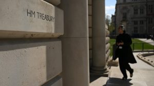تتحول المملكة المتحدة إلى الاقتراض الأقصر على المدى مع تركيبات الضغط المالي