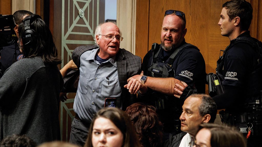 “بن آند جيري” تصف ما يحدث بغزة بالإبادة والشرطة الأميركية تعتقل أحد مؤسسيها