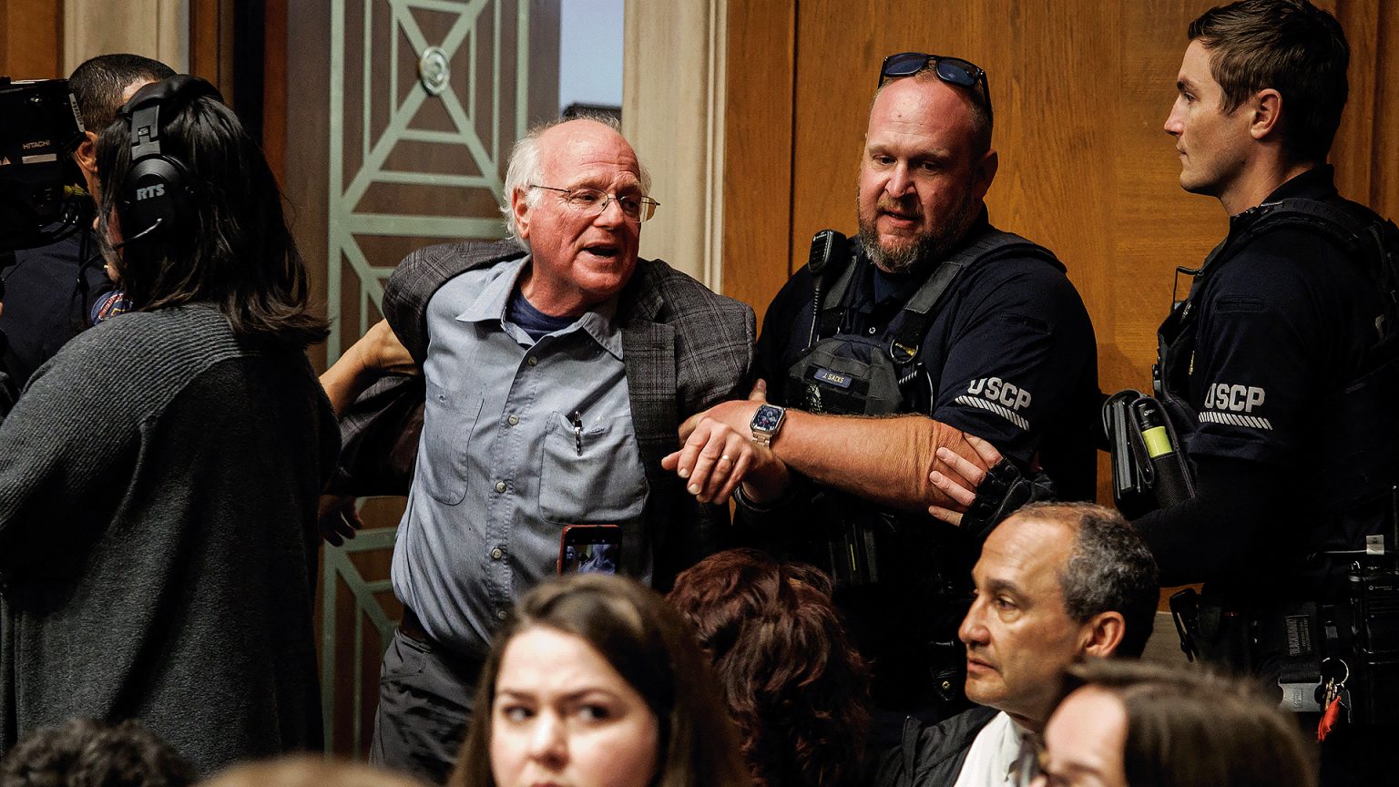 “بن آند جيري” تصف ما يحدث بغزة بالإبادة والشرطة الأميركية تعتقل أحد مؤسسيها