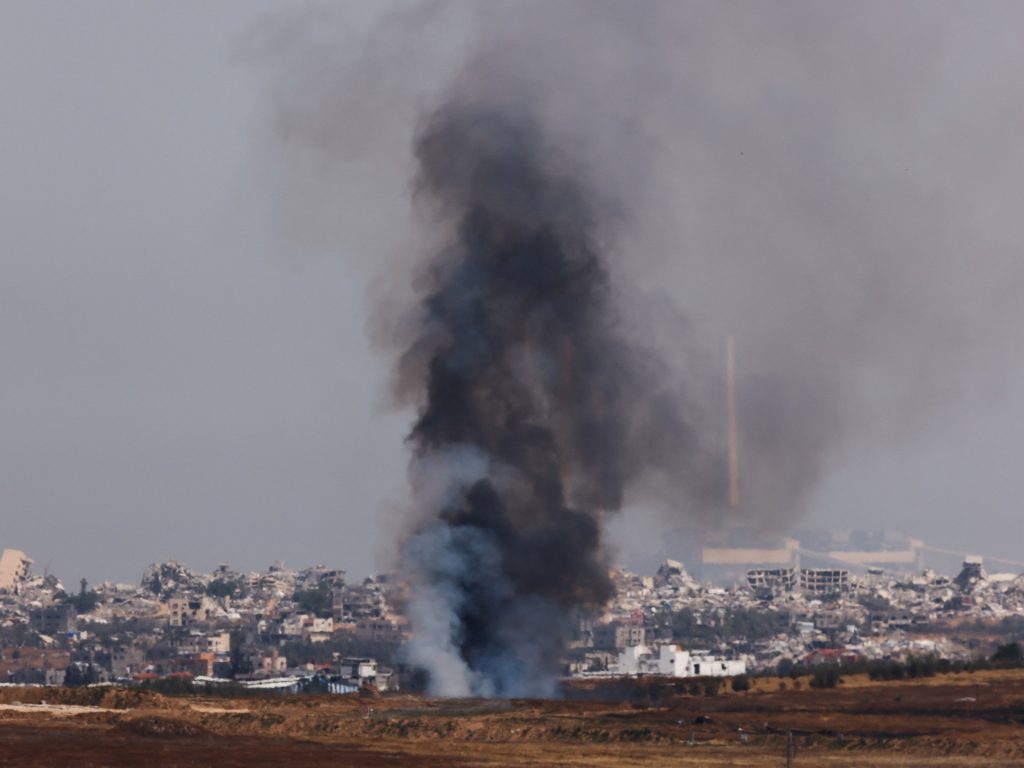 مجزرة بحق نازحين بغزة وحماس تطالب بلجم الاحتلال