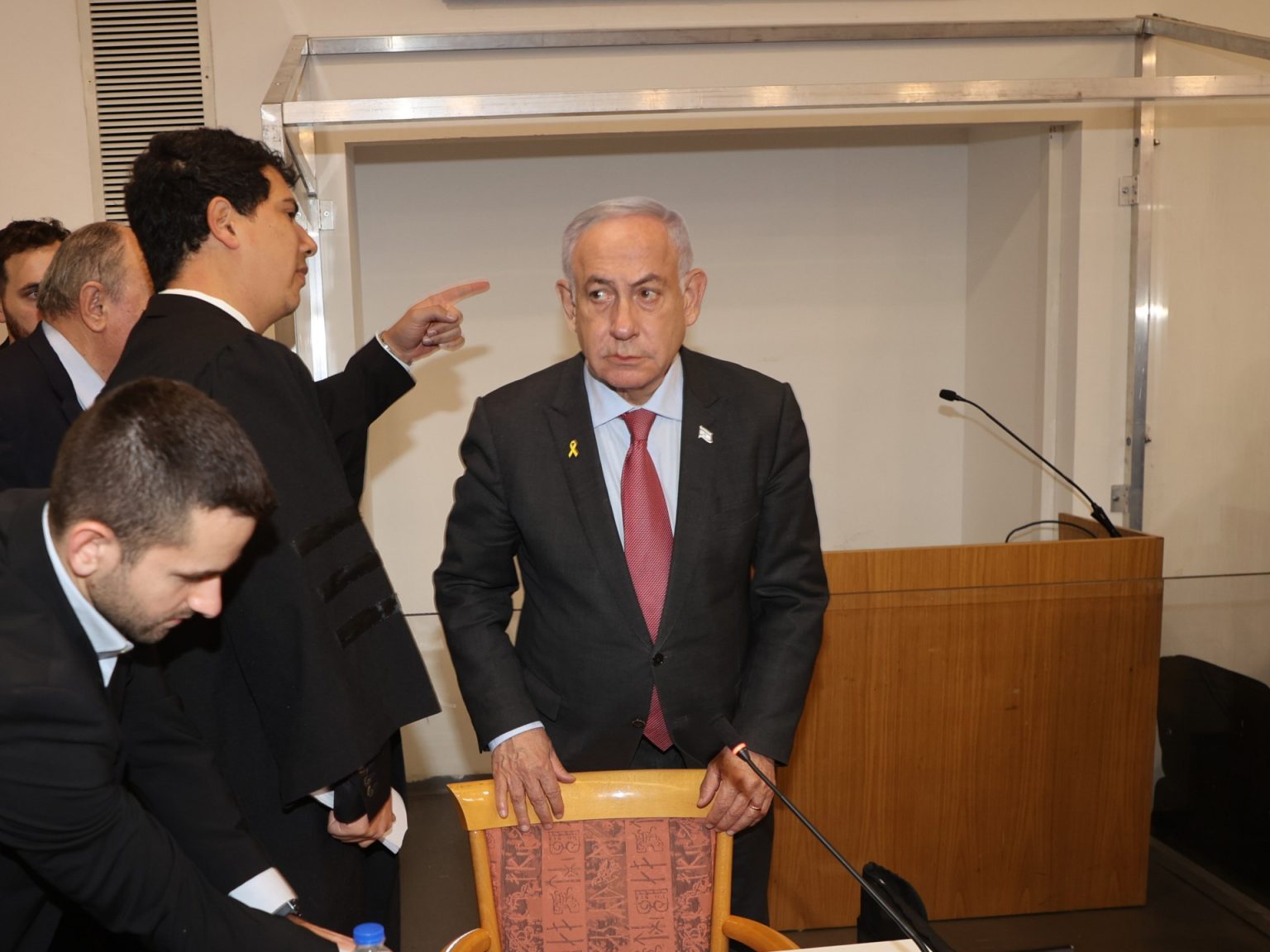 قانون إسرائيلي جديد يُطلق العنان للفساد الحكومي ويسعى لإنهاء محاكمة نتنياهو