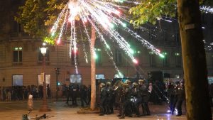 وزير العدل الفرنسي عيون عقوبات أكثر صرامة على الهجمات على الشرطة بعد أعمال شغب PSG