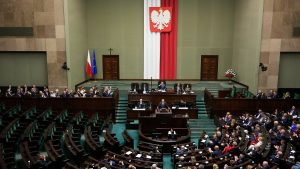 رئيس الوزراء بولندا دونالد توسك يدافع عن حكومته قبل تصويت الثقة