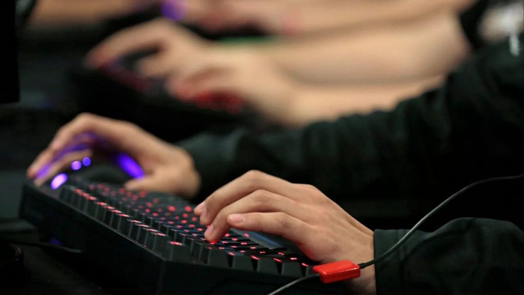 حرب مزيفة في مقاطع أوكرانيا من ألعاب الفيديو تضلل الملايين على وسائل التواصل الاجتماعي