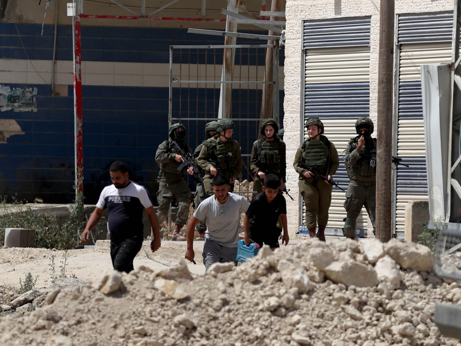 الاحتلال يقتحم جنين ويواصل الهدم بمخيم طولكرم