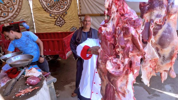 سوهاج.. استمرار سوق اليوم الواحد بأخميم أول أيام عيد الأضحى