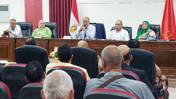 أنتم في مهمة وطنية.. وكيل تعليم بورسعيد يجتمع برؤساء لجان امتحانات الثانوية العامة