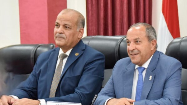 محافظ بورسعيد يتفقد غرفة عمليات امتحانات الثانوية العامة
