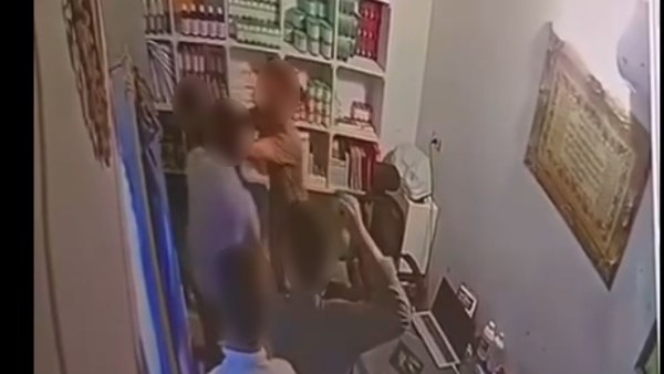 الداخلية تكشف تفاصيل تعدى 4 أشخاص على صاحب محل بالشرقية| فيديو